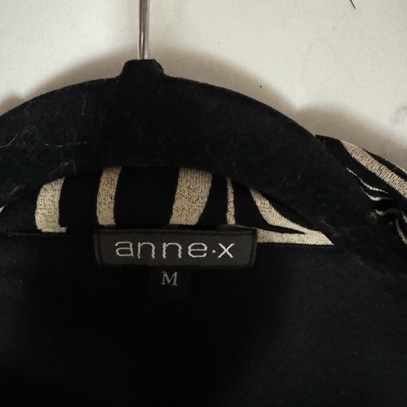 Chic Black and White Swirl Dress By Anne X size M - Picture 3 of 4